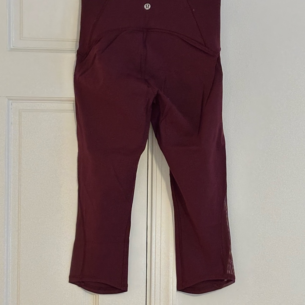 lululemon athletica Brown Leggings with Cropped Length and Stretch Fabric